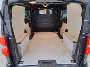 peugeot expert 2000 D laadruimte afgewerkt tweedehandswagens garage peter bredene oostende (12)