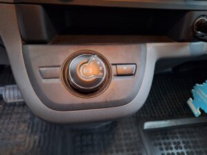 peugeot expert 2000 D laadruimte afgewerkt tweedehandswagens garage peter bredene oostende (8)