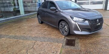 Peugeot 208 1200 BENZINE PURETECH tweedehandswagens garage peter bredene oostende (1)