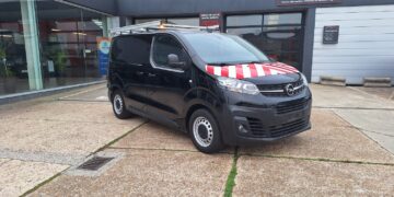 OPEL VIVARO LICHTE VRACHT tweedehandswagens garage peter bredene oostende (1)